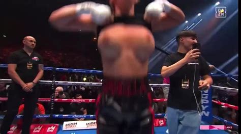 hemsley flashes crowd|Kingpyn Boxing results: Daniella Hemsley flashes audience after。